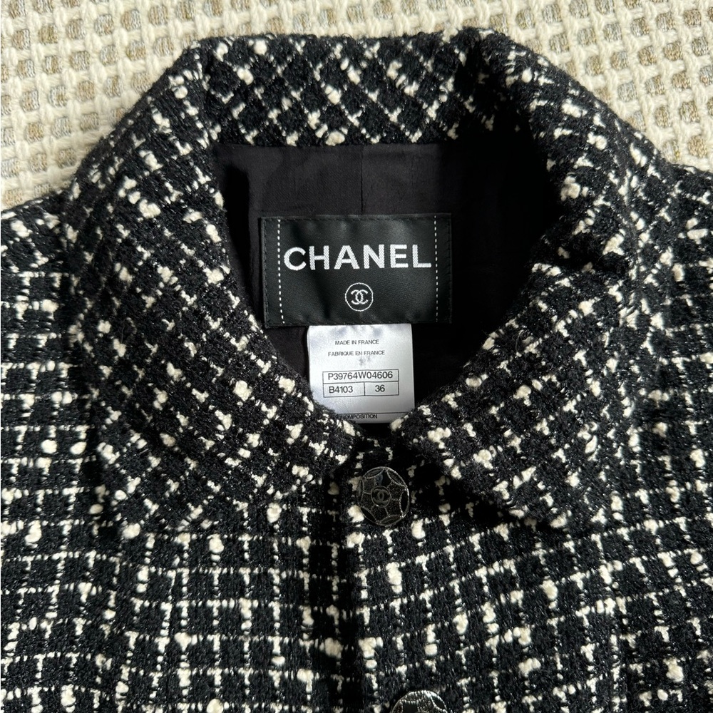 CHANEL Tweed Black & White Blazer Authentic perfect condition, SIZE 36